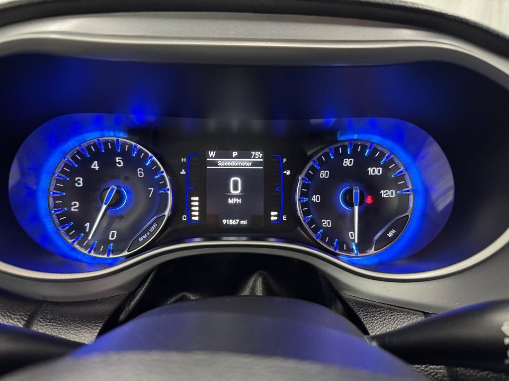 Used 2020 Chrysler Pacifica Touring w/ S Appearance Package FWD image 22