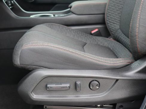 Used 2025 Honda Pilot Sport image 11