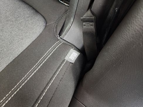 Used 2014 Jeep Cherokee Latitude FWD image 34