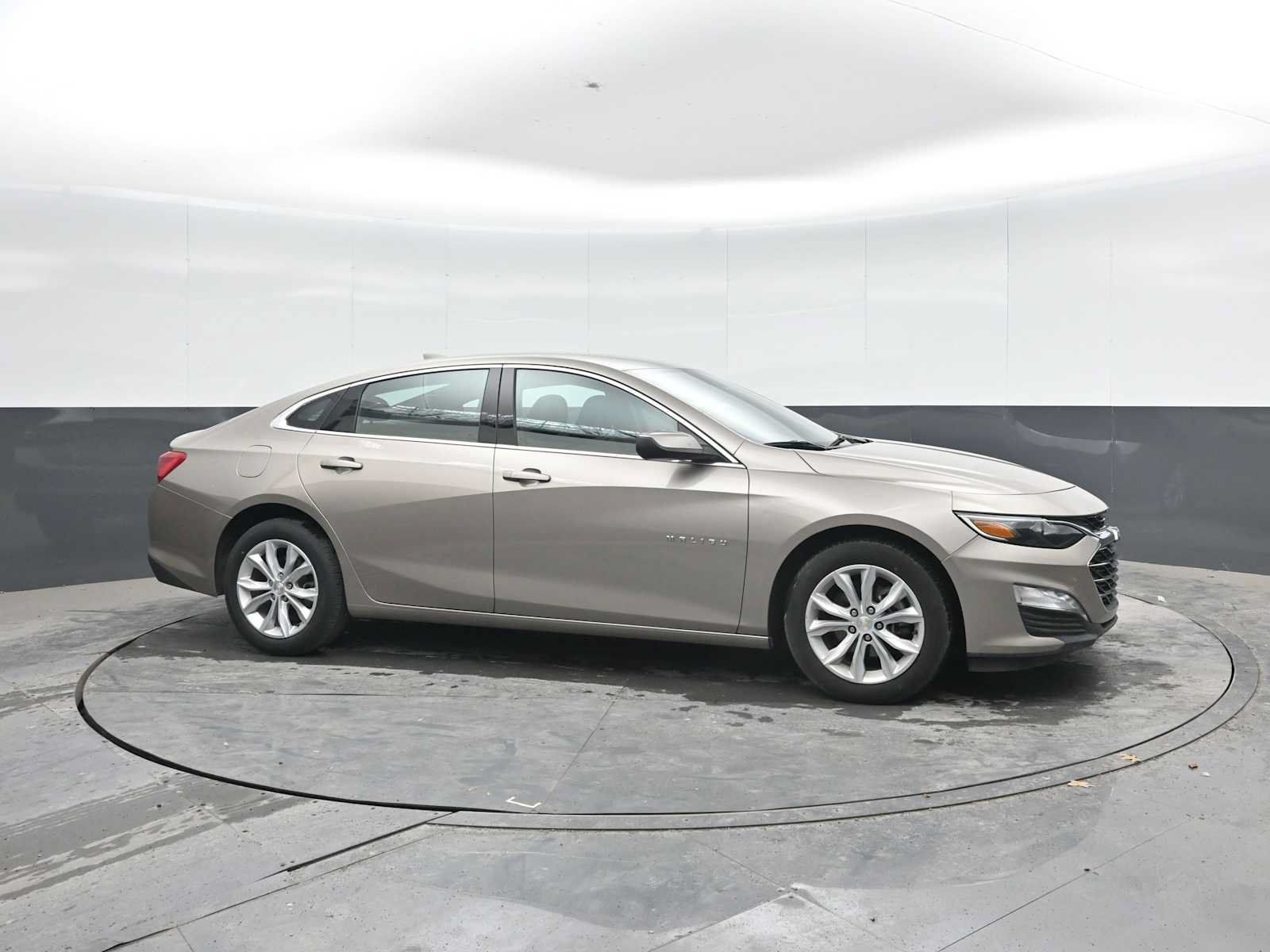 Used 2025 Chevrolet Malibu LT FWD image 8
