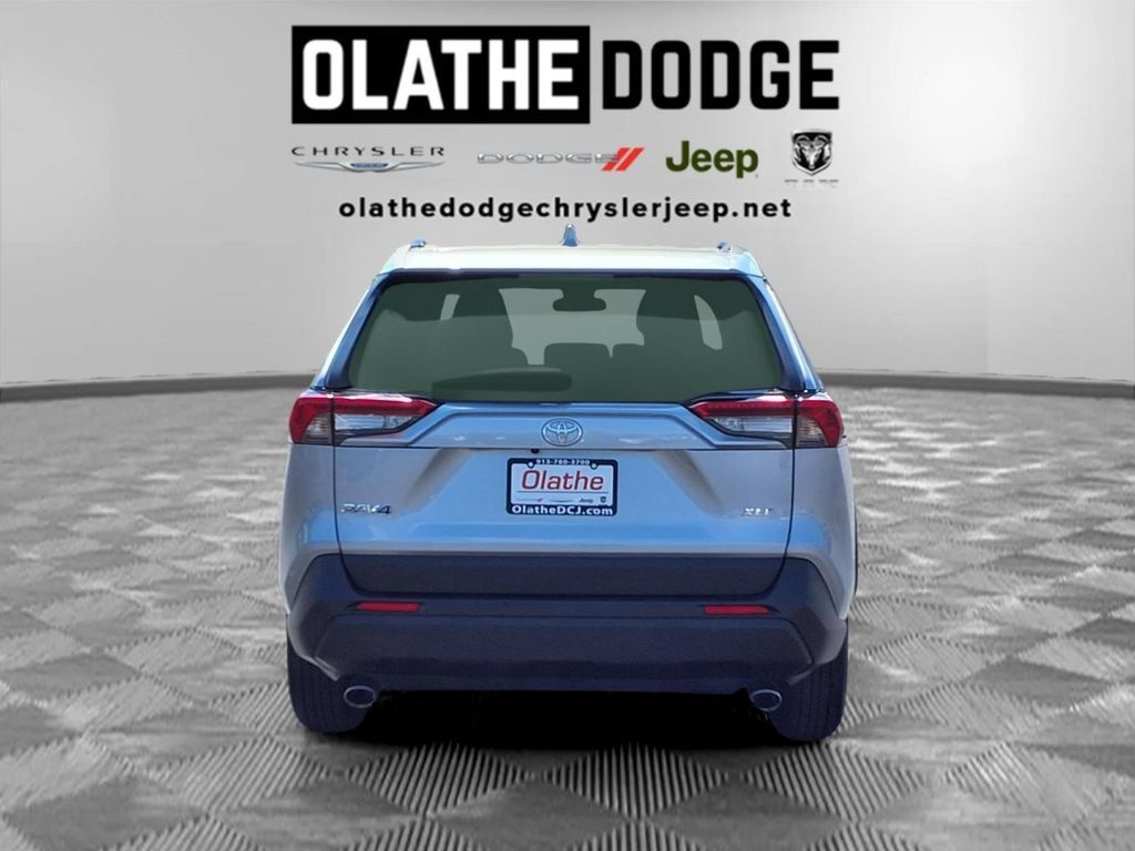 Used 2025 Toyota RAV4 XLE FWD image 25