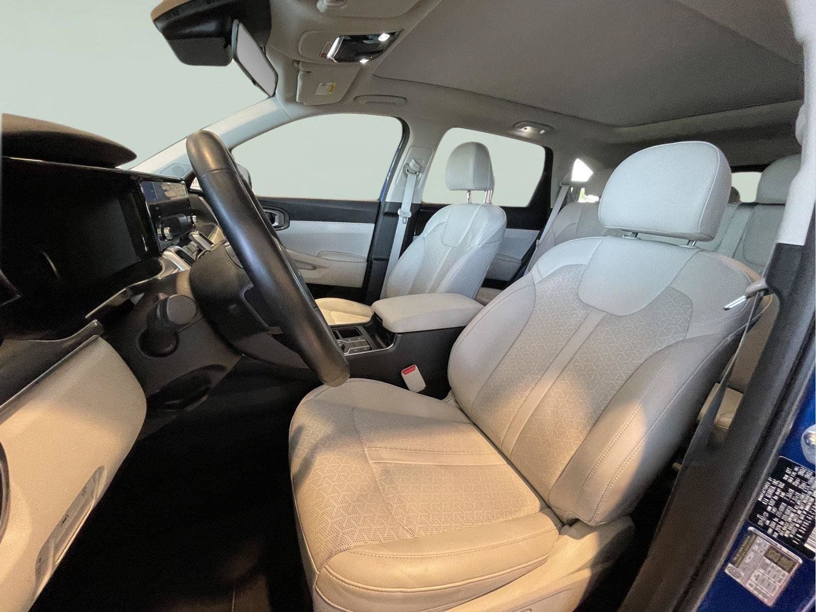 Used 2023 Kia Sorento S w/ Panoramic Sunroof Package FWD image 13