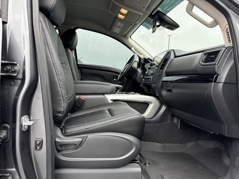Used 2024 Nissan Titan SV w/ SV Convenience Package image 29