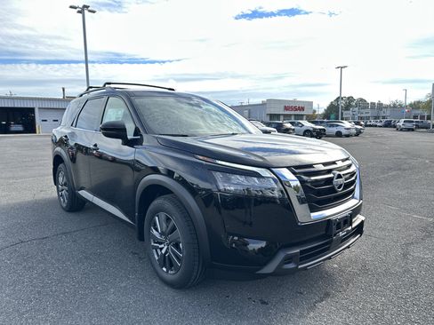 New 2025 Nissan Pathfinder SV image 3