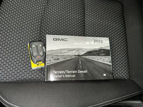 Certified 2023 GMC Terrain SLE w/ Driver Convenience Package image 4