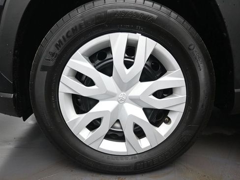 Used 2024 Toyota Corolla Cross L AWD/4WD image 33