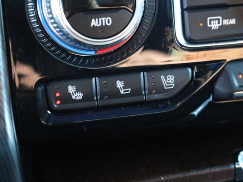 Used 2023 GMC Yukon XL Denali Ultimate image 28