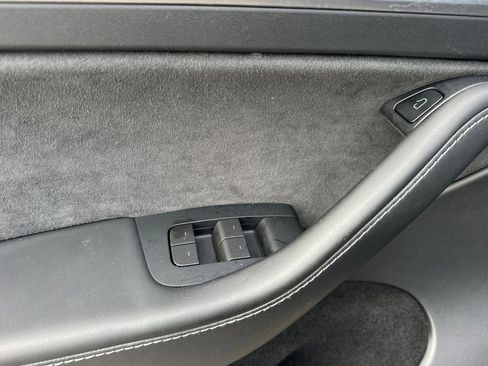 Used 2023 Tesla Model Y Long Range image 12