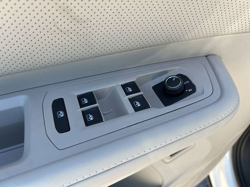 New 2026 Volkswagen Atlas SE FWD image 13