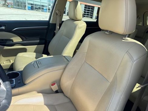 Used 2016 Toyota Highlander Limited Platinum AWD/4WD image 26
