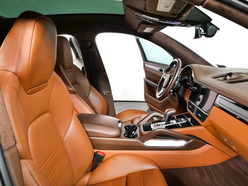 Certified 2022 Porsche Cayenne Turbo AWD/4WD image 25