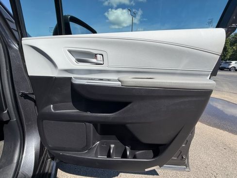 Used 2025 Toyota Sienna XLE w/ XLE Plus Package AWD/4WD image 30