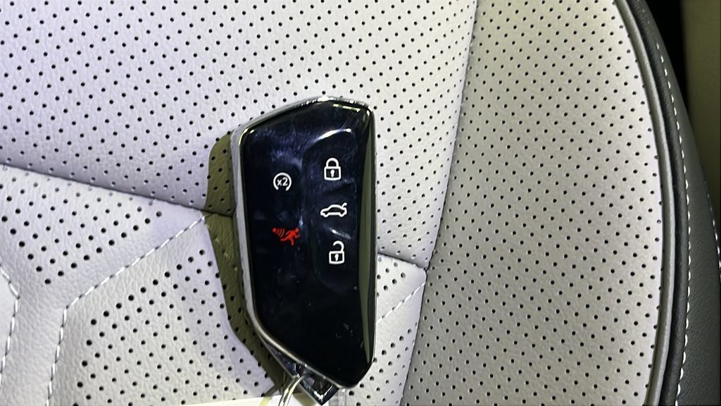 Used 2025 Volkswagen Tiguan SEL R-Line AWD/4WD image 41