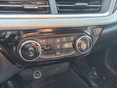 Used 2024 Chevrolet Trax LT FWD image 23