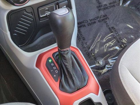 Used 2015 Jeep Renegade Latitude w/ Popular Equipment Group FWD image 12
