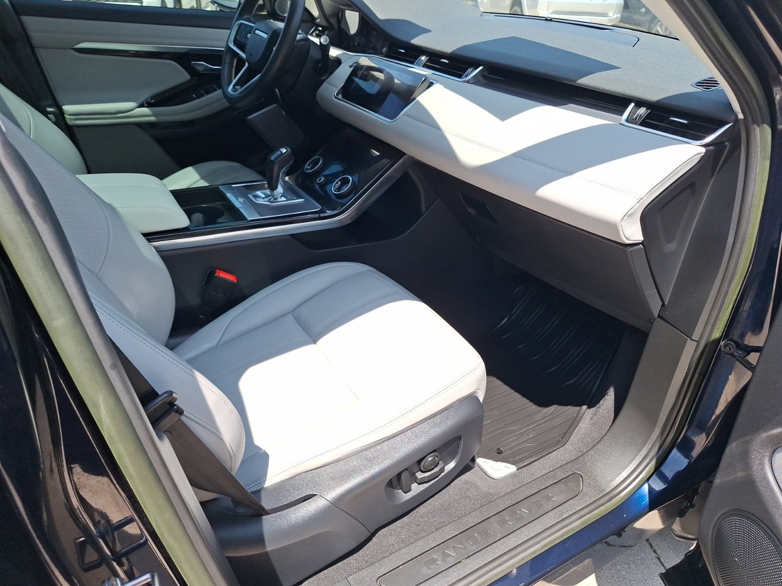 Used 2023 Land Rover Range Rover Evoque SE AWD/4WD image 33