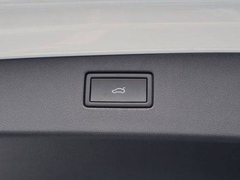 New 2026 Volkswagen Tiguan SE R-Line image 21