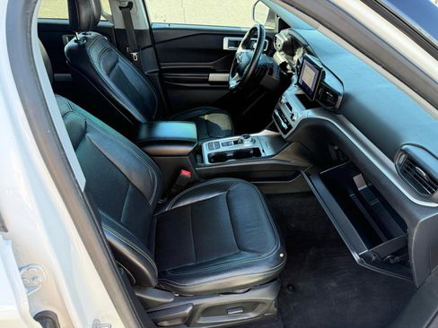 Used 2020 Ford Explorer XLT image 19