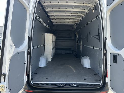 Used 2024 Mercedes-Benz Sprinter 2500 image 19