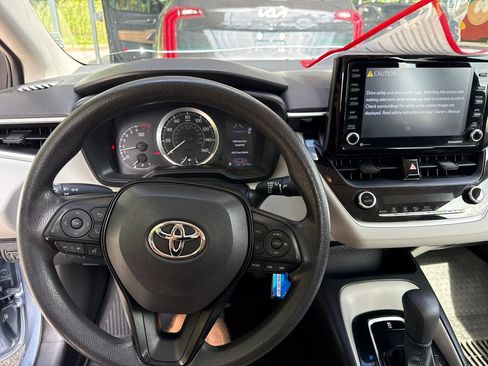 Used 2022 Toyota Corolla LE FWD image 12