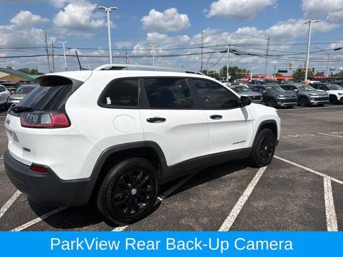 Used 2020 Jeep Cherokee Latitude AWD/4WD image 3