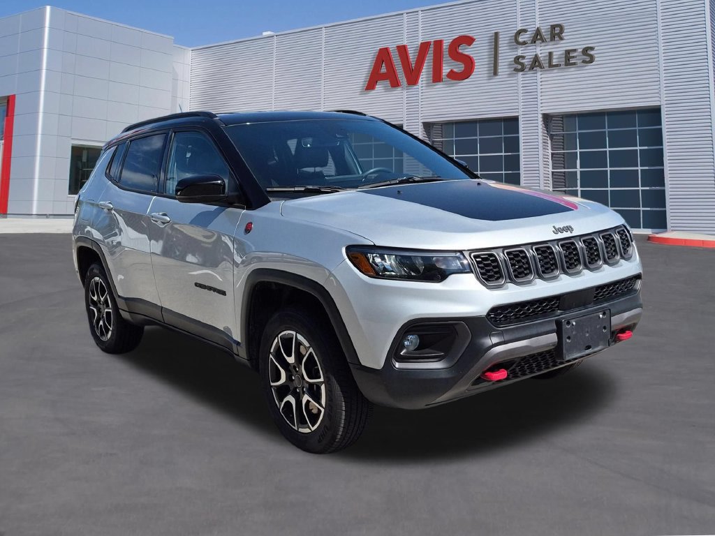 Used 2025 Jeep Compass Trailhawk AWD/4WD image 3