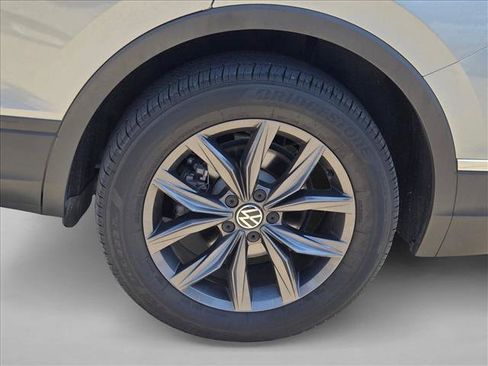 Used 2023 Volkswagen Tiguan SE FWD image 10