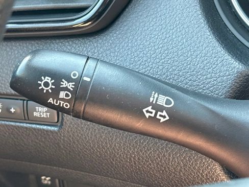 Used 2018 Nissan Rogue SV w/ Premium Package AWD/4WD image 27