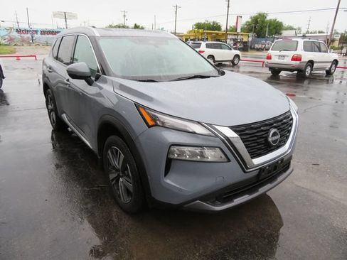 Used 2023 Nissan Rogue SL w/ SL Premium Package FWD image 3