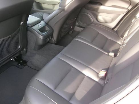 Used 2025 Volvo V60 B5 Cross Country Plus AWD/4WD image 9