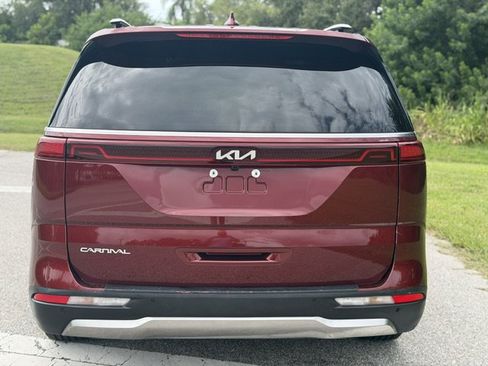 Used 2023 Kia Carnival SX Prestige FWD image 4
