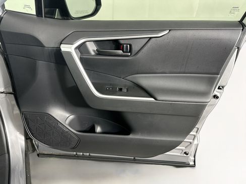 Used 2025 Toyota RAV4 LE image 31