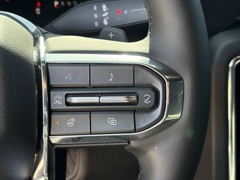 Used 2025 GMC Yukon Elevation image 21