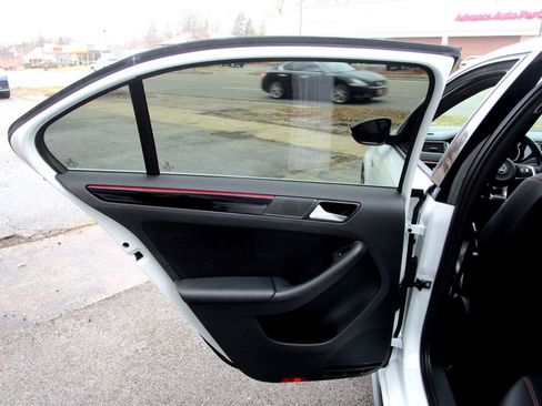 Used 2018 Volkswagen Jetta GLI image 32