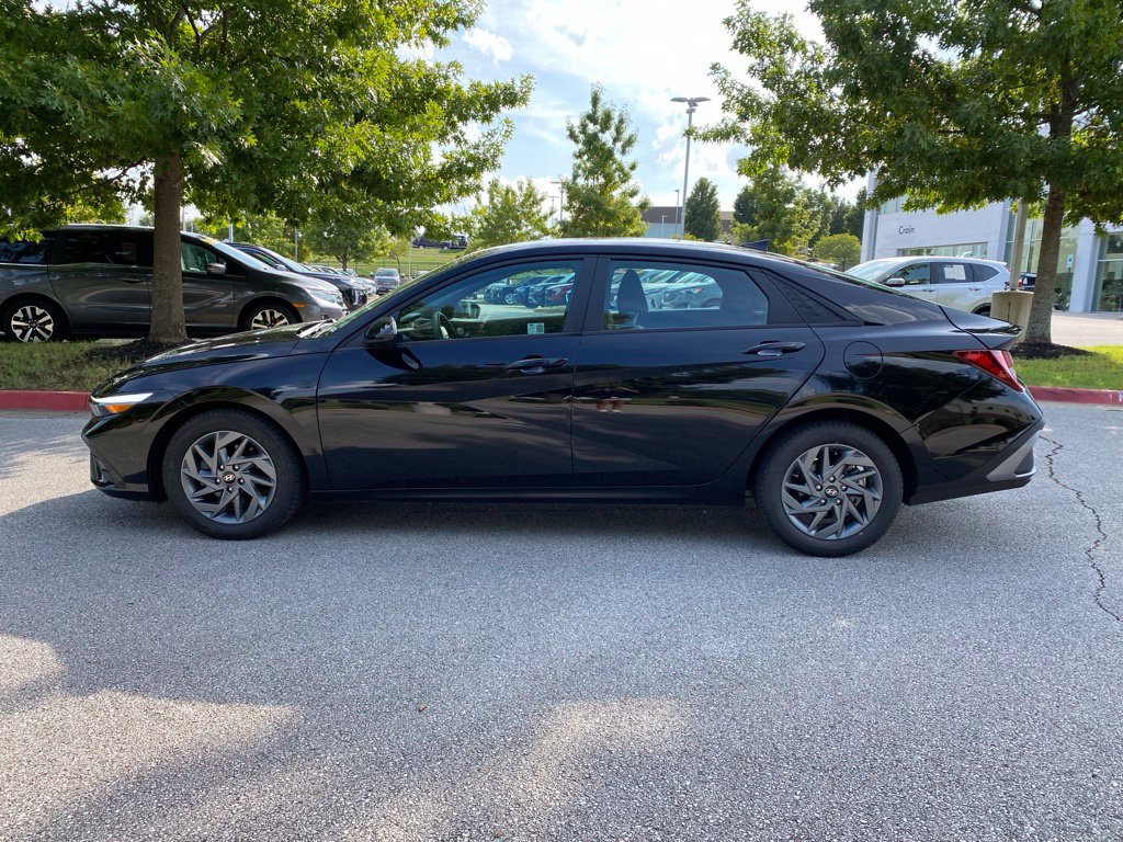 Used 2024 Hyundai Elantra SEL FWD image 4