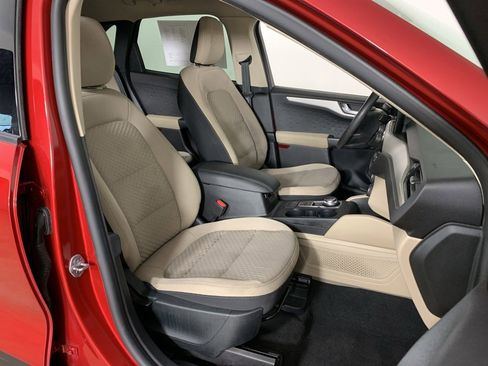 Used 2020 Ford Escape SE image 36