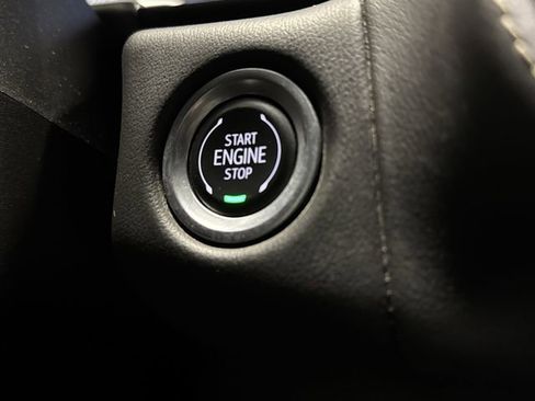 Used 2024 GMC Yukon XL SLT image 24