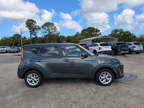 Certified 2025 Kia Soul LX w/ LX Technology Package FWD image 9
