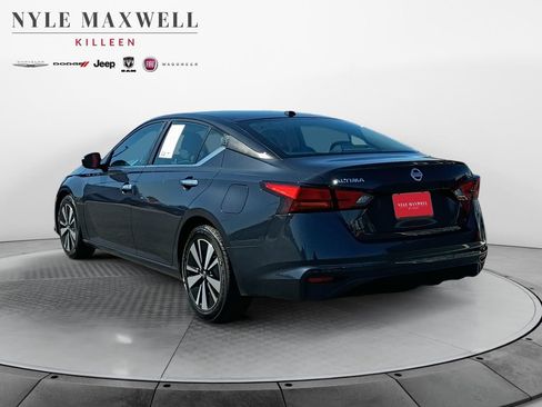 Used 2022 Nissan Altima 2.5 SV FWD image 14