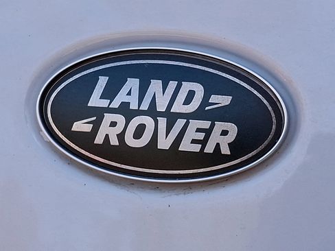 Used 2020 Land Rover Discovery Sport SE image 31