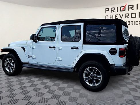 Used 2018 Jeep Wrangler Unlimited Sahara AWD/4WD image 6
