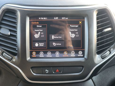 Used 2019 Jeep Cherokee Trailhawk w/ Cold Weather Group image 16