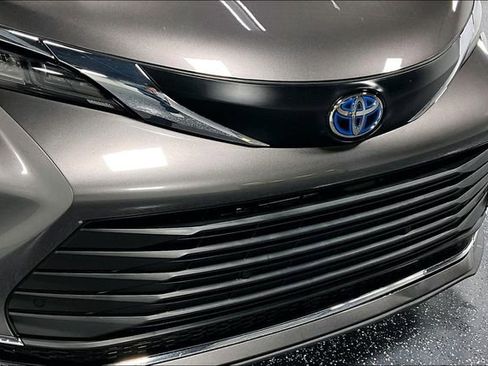 Used 2023 Toyota Sienna XLE AWD/4WD image 29