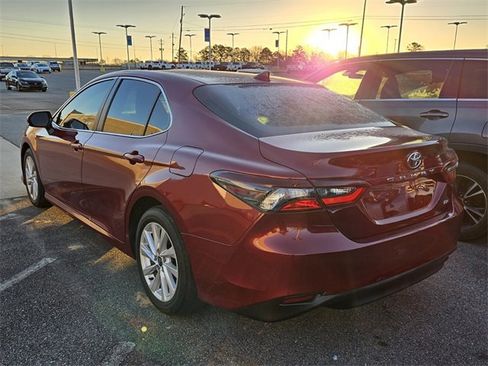 Used 2022 Toyota Camry LE image 10