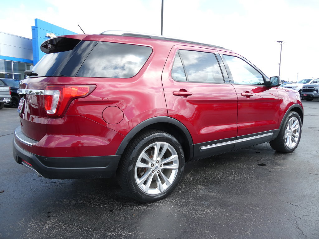 Used 2018 Ford Explorer XLT w/ Equipment Group 202A FWD image 5
