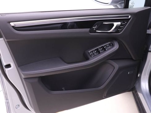 Certified 2024 Porsche Macan image 15