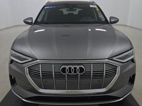 Used 2019 Audi e-tron Prestige w/ Prestige Package image 2