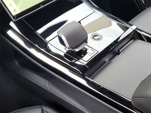 Used 2025 Land Rover Range Rover Sport image 24