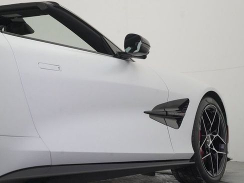 New 2026 Aston Martin Vanquish Volante image 55