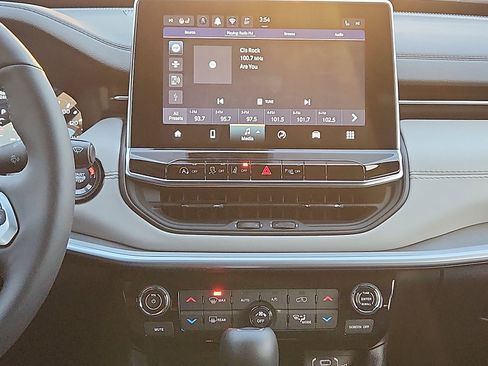 Used 2025 Jeep Compass Limited image 17